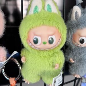 Pin for love - Letter V